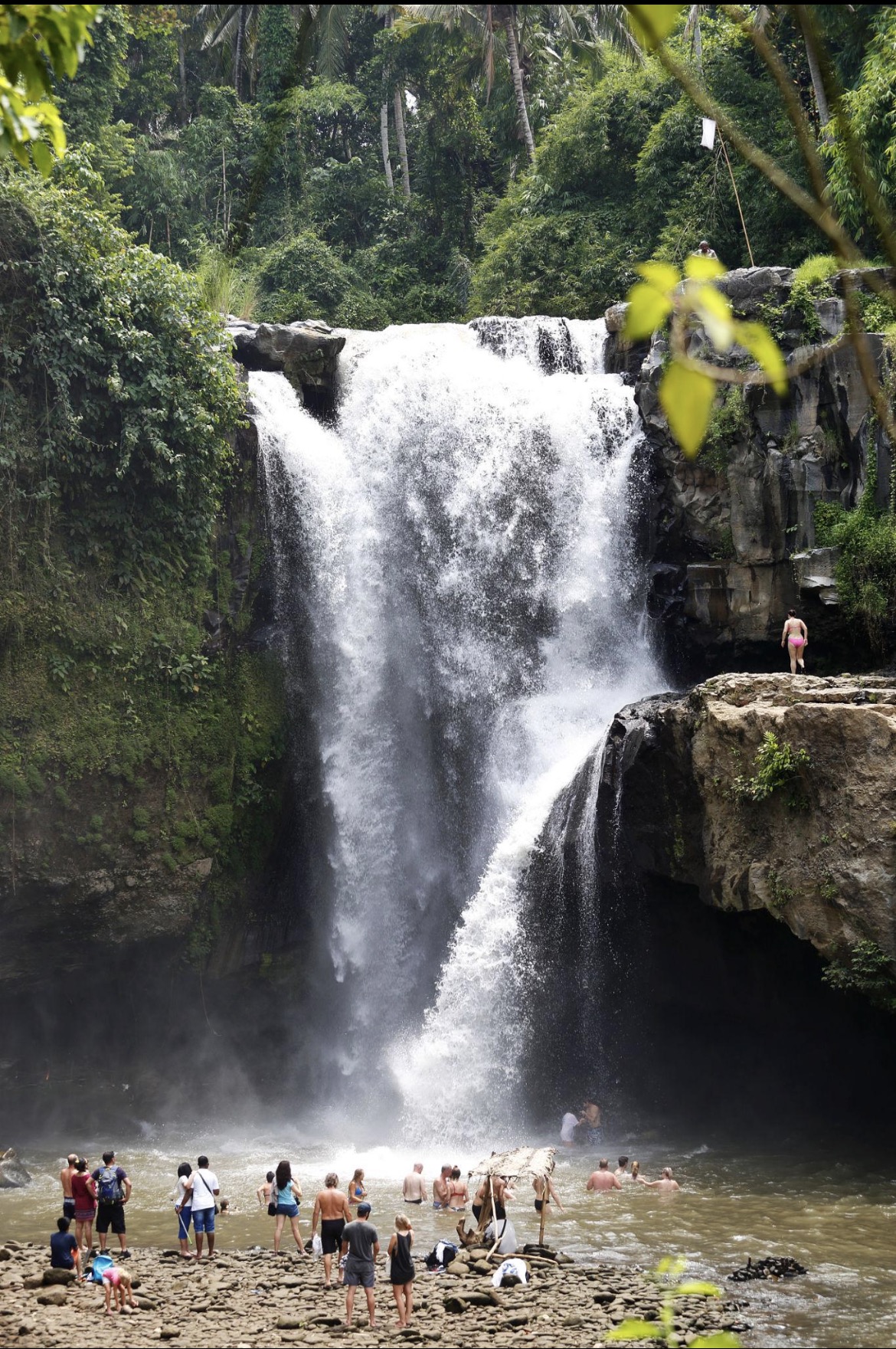 tegenungan waterfall