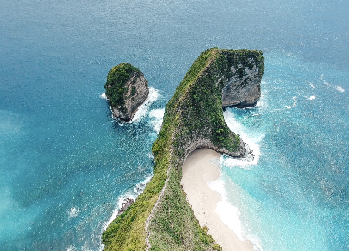 Kelingking Beach Nusa Penida with iconic T-Rex shaped cliffs and turquoise sea