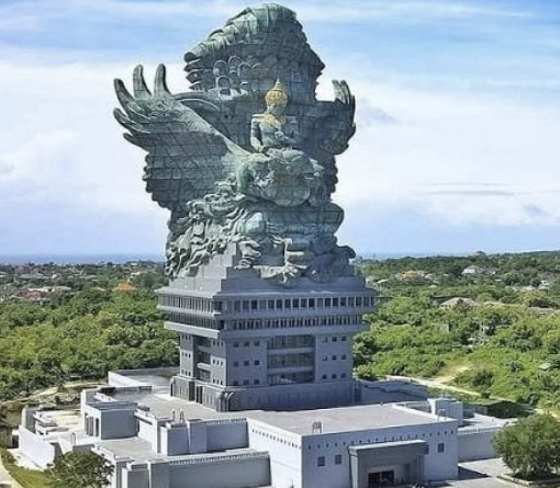 Garuda Wisnu Kencana traditional dance in Bali
