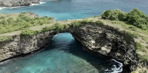 Broken Beach Nusa Penida with iconic natural sea arch and turquoise ocean